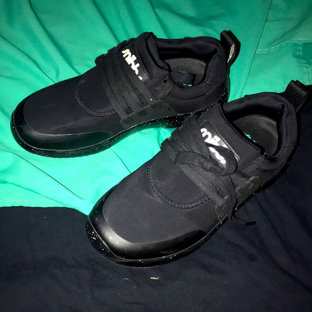 Snibbs womans nurse shoes size 6.5
